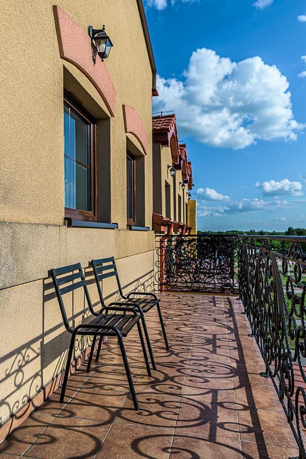 Hotel Stara Gorzelnia Lichen Stary Ngoại thất bức ảnh