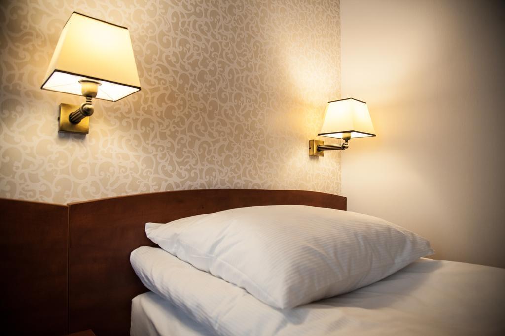 Hotel Stara Gorzelnia Lichen Stary Phòng bức ảnh