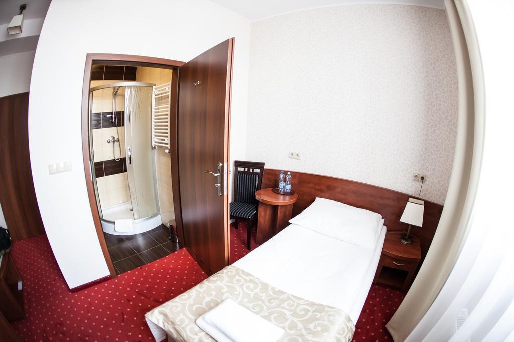 Hotel Stara Gorzelnia Lichen Stary Phòng bức ảnh